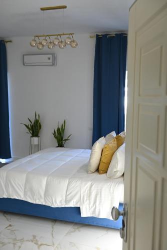 Ένα ή περισσότερα κρεβάτια σε δωμάτιο στο NM Luxury Suites