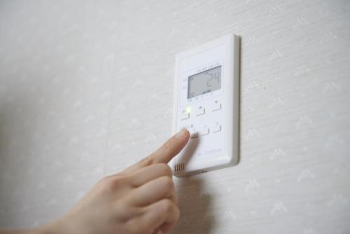 a person pointing to a lightswitch on a wall at HOTEL VISCHIO AMAGASAKI by GRANVIA in Amagasaki
