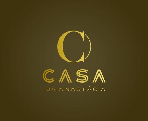 a gold logo with a q and csa at O Palheiro da Anastácia in Marco de Canaveses