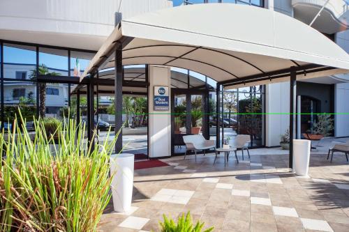 a pavilion with chairs and tables in a building at Best Western Hotel Imperiale in Nova Siri Marina