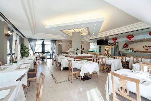 a dining room with white tables and chairs at Best Western Hotel Imperiale in Nova Siri Marina