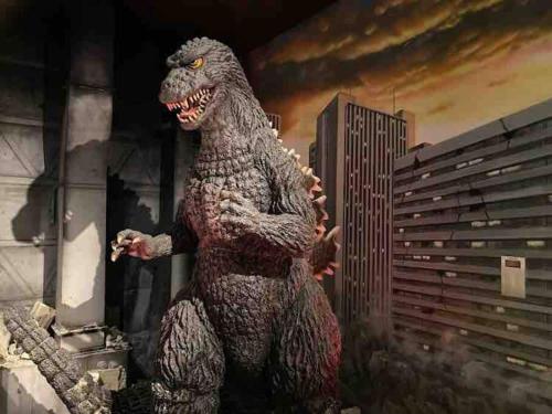 a dinosaur costume is standing in a room at 手ぶらBBQ 京成佐倉駅徒歩4分 貸切宿泊　3LDK80平米以上　成田空港近い　駐車場４台(無料) in Sakura
