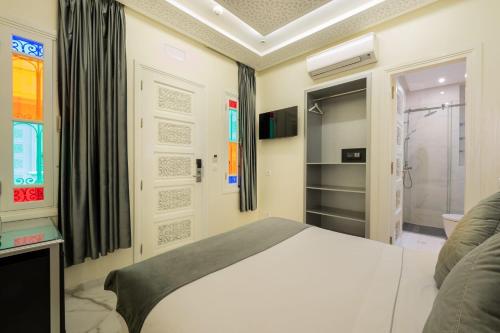TV a/nebo společenská místnost v ubytování HOTEL RIAD CHAMI