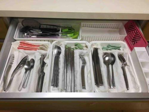 a drawer full of utensils in a drawer at 手ぶらBBQ 京成佐倉駅徒歩4分 貸切宿泊　3LDK80平米以上　成田空港近い　駐車場４台(無料) in Sakura