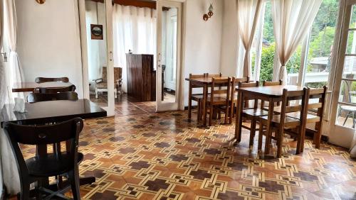 Restaurant ou autre lieu de restauration dans l'établissement Casa de Campos Capivari House