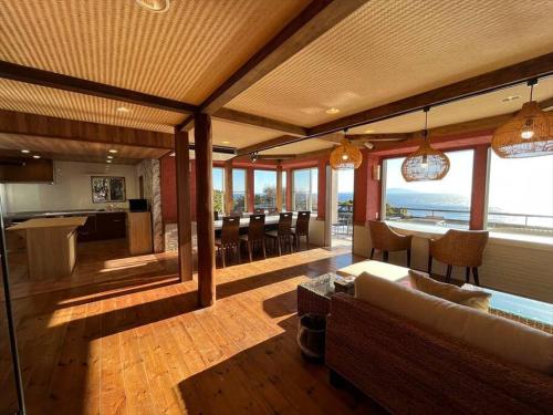 a large living room with a view of the ocean at UMI SORA VILLA 伊豆河津 in Kawazu