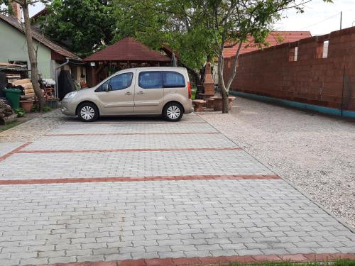 a silver van parked in a parking lot at Sissy Vendégház in Mórahalom