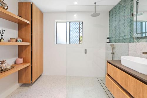 a bathroom with a sink and a shower at Unit 2 11 Wentworth Avenue Nelson Bay in Nelson Bay