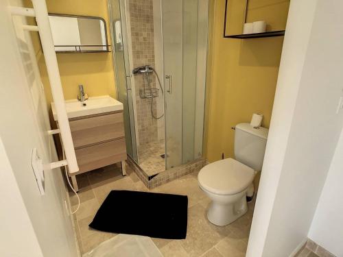 Koupelna v ubytování Maison Lagord, 4 pièces, 4 personnes - FR-1-710-14