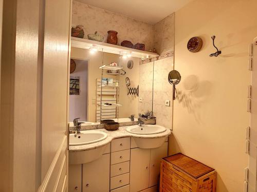 Koupelna v ubytování Maison La Rochelle, 5 pièces, 6 personnes - FR-1-710-2