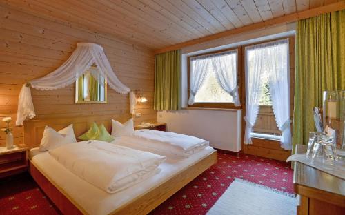 Vuode tai vuoteita majoituspaikassa Hotel Ländenhof Superior