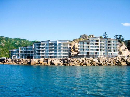 One Bright Point Magnetic Island 4503