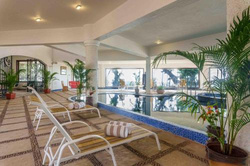 Bazén v ubytování Whispering Heights, Pawna Lake, Lonavala - amã Stays & Trails nebo v jeho okolí