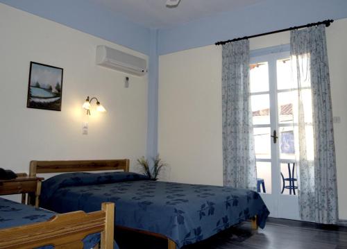 a bedroom with two beds and a window at Idroussa in Batsi