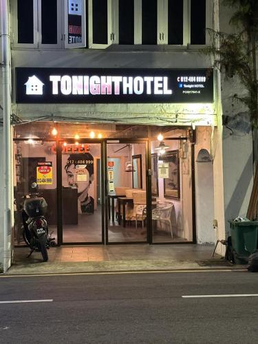 ジョージタウンにあるTonight Hotelの家具屋の玄関