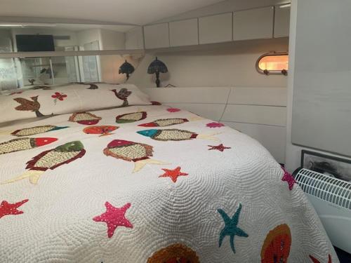 a bedroom with a bed with stars on it at Jade Flyer in Saltash