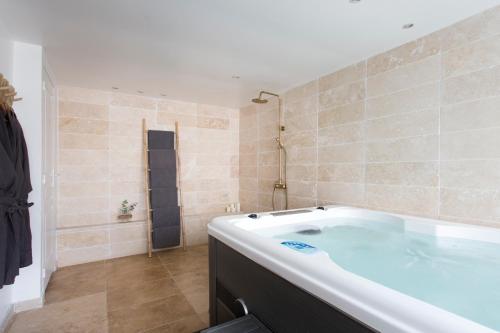 Le Nalan Orrygeois - Jacuzzi - Sauna - proche Parc Asterix et CDG
