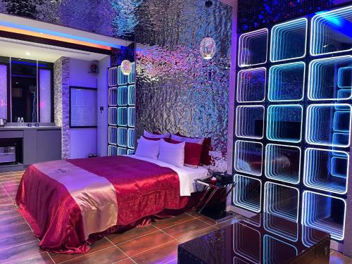 a bedroom with a bed and a wall of windows at Yosemite Motel - Chunghua Branch in Taichung