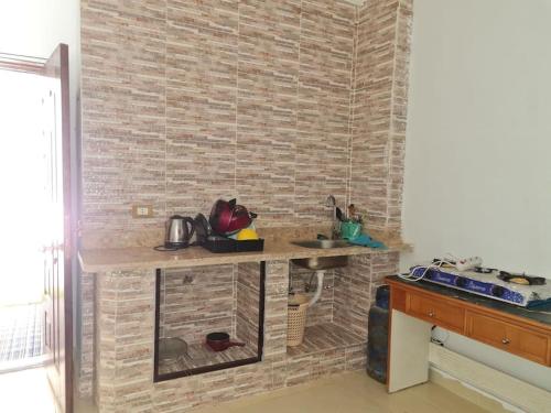 una cucina con bancone e muro di mattoni di basic 2 bedroom apartment a Sharm El Sheikh