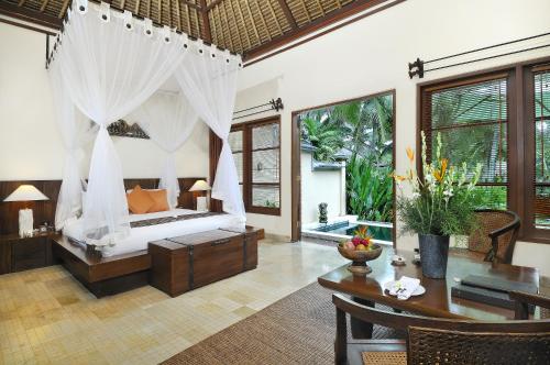 Ένα ή περισσότερα κρεβάτια σε δωμάτιο στο Villa Semana Resort Ubud