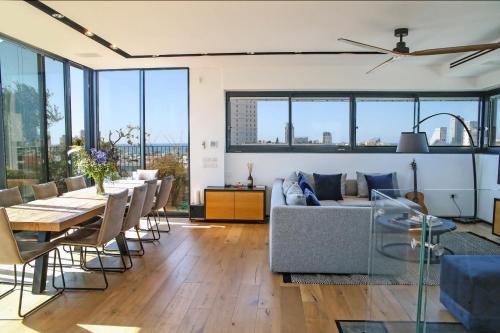 Posezení v ubytování 4BDR - Stunning & Magnificent Duplex Penthouse TLV