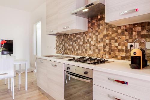 F52 Red house – Photos 3