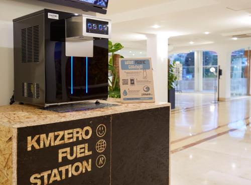 a kinemo fuel station on a counter in a lobby at Hotel Florida Magaluf - Adults Only in Magaluf