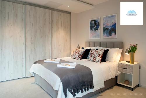a bedroom with a large bed with two towels on it at Stunning 1 Bed apartment at Kings Cross-St Pancras By City Apartments UK Short Lets Serviced Accommodation in London