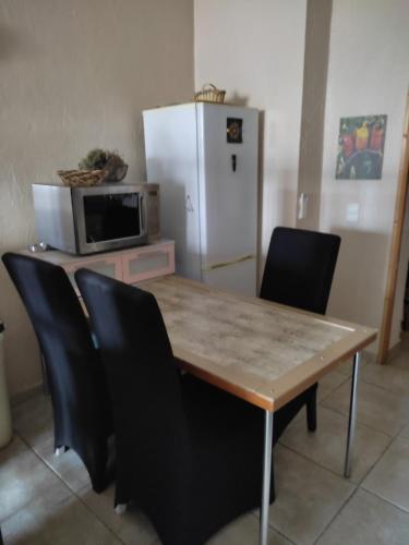 Zdjęcie z galerii obiektu Appartement T3 village de Mandelieu la Napoule w mieście Mandelieu-la-Napoule