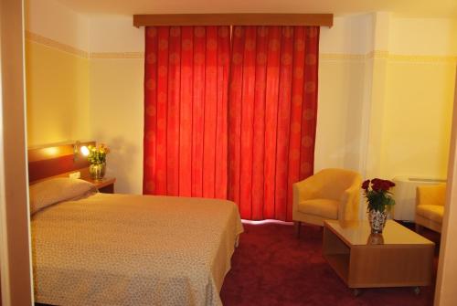 Ένα ή περισσότερα κρεβάτια σε δωμάτιο στο Hotel Vila Emei