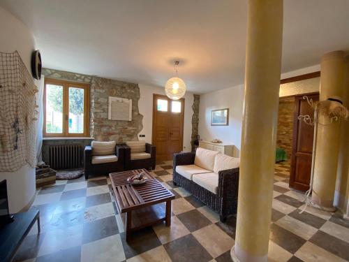 a living room with a couch and a table at Gioco in San Vincenzo