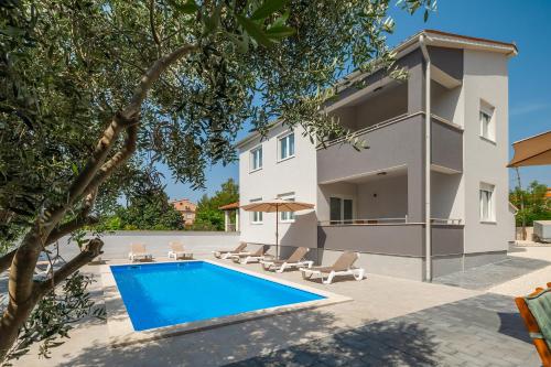 Apartments Medulin 2217