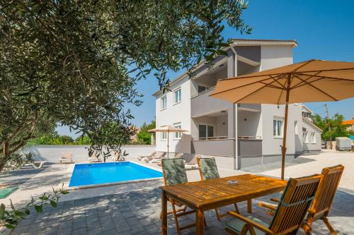 Apartments Medulin 2217