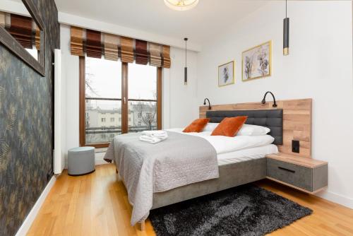 Park Arkadia Apartment with Parking Mokotów by Renters tesisinde bir odada yatak veya yataklar