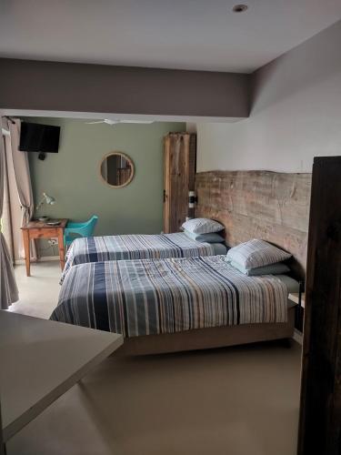 Ένα ή περισσότερα κρεβάτια σε δωμάτιο στο Cove Rock Stay