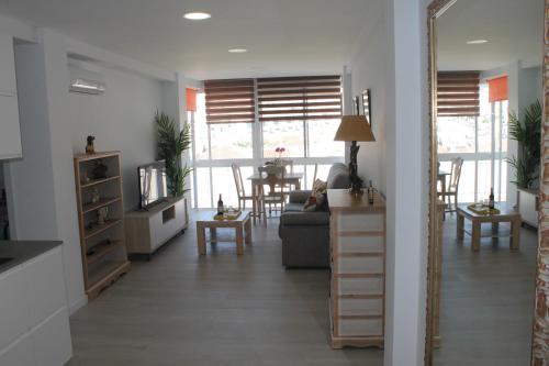 A seating area at Luminoso y reformado apartamento en Nerja