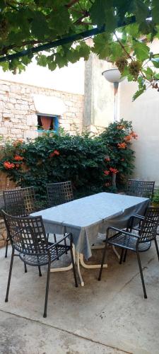 Gallery image of Apartman Alenka in Tkon