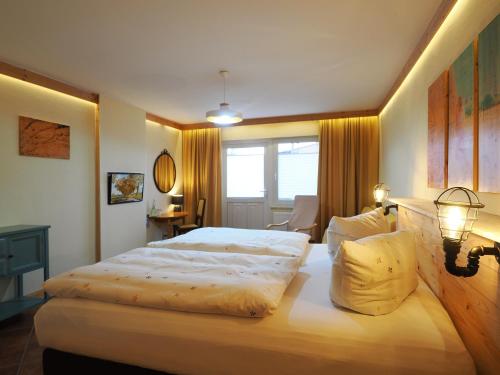 a bedroom with a large bed in a room at Bauernstube Morgenitz in Mellenthin