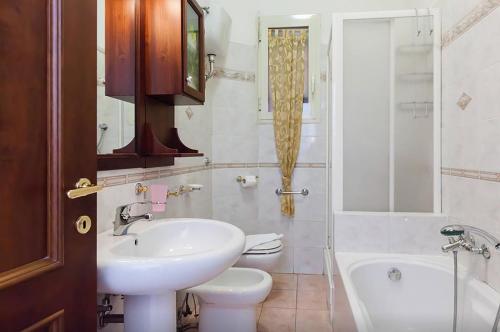 Ванная комната в Caterina One o One - Embassy Apartment