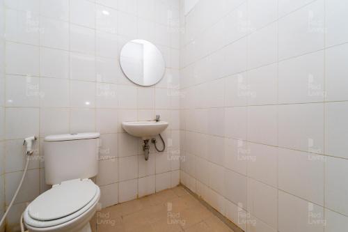 a bathroom with a toilet and a sink at RedLiving Apartemen Vivo Yogyakarta - WM Property in Yogyakarta