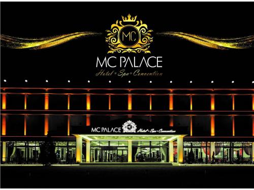 pałac msg z tablicą kontrolną na budynku w obiekcie Mc Palace Hotel Spa & Convention w mieście Kirenia