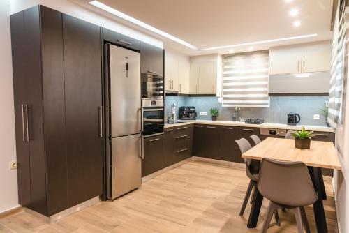 Elegant decorated house - Free Private Parking & Fibre Internet!