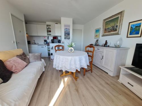 Photo de la galerie de l'établissement REF 063 - Appartement pour deux personnes vue mer port Crouesty ARZON, à Arzon