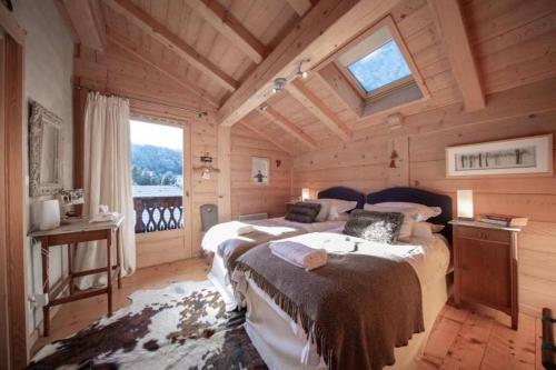 a bedroom with two beds and a window at Chalet Renard in Morzine in Montriond