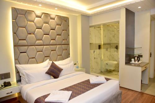 Cama o camas de una habitación en AnantVilas Shimla Hills