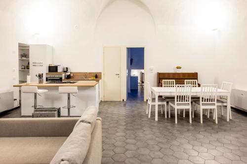 a kitchen and dining room with a table and chairs at Affittacamere Archivolto del Teatro in Albenga