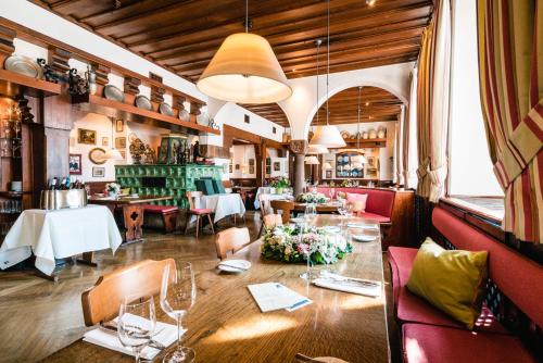a restaurant with a long table with flowers on it at Deidesheimer Hof in Deidesheim