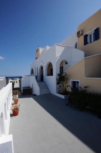Gallery image of Villa Kavallaris & Apartments in Mesaria