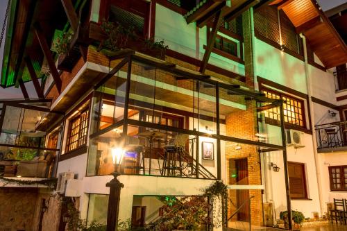 a building with a glass facade with a street light at Casablanca Hotel Boutique in Campos do Jordão