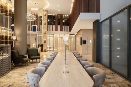 a conference room with a long table and chairs at Radisson Blu Hotel Riyadh Convention and Exhibition Center in Riyadh
